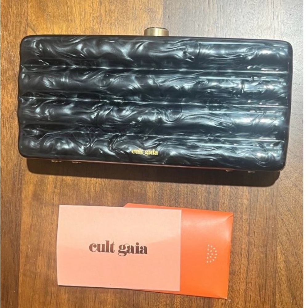 $338 Cult Gaia Enid Textured Acrylic Clutch Elegant